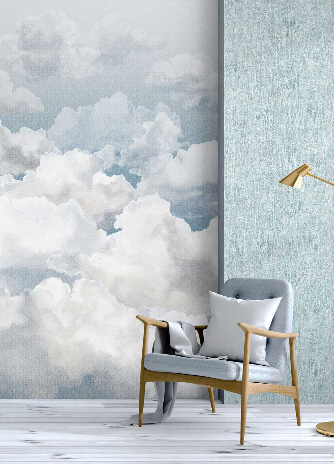 Hellblauer Polstersessel mit Kissen vor einer großflächigen Vliestapete im verträumten Wolken-Design in Weiß und Blau.