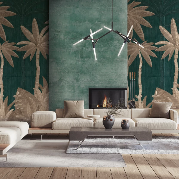 Modernes Wohnzimmer mit hellem Sofa, Couchtisch und Kamin vor einer dunkelgrünen Wand mit großformatigem, beigefarbenem Palmen-Motiv.